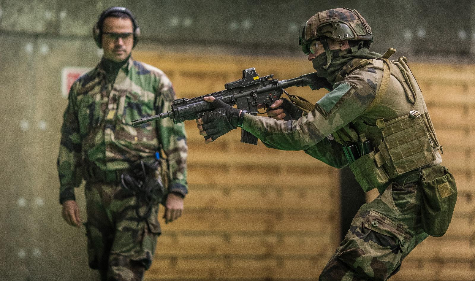 A French soldier from the 35th Infantry Regiment with his HK416 F during a shooting session 