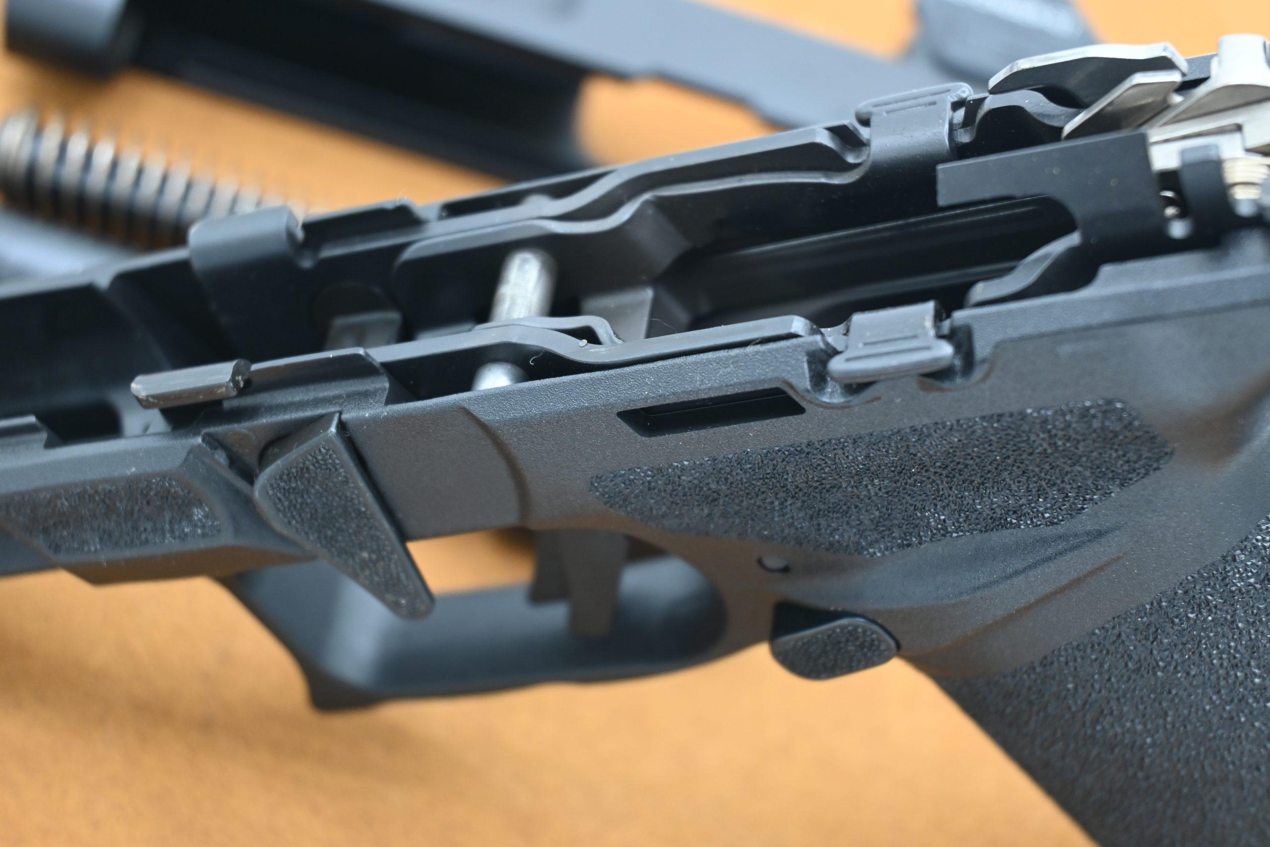 The stiff takedown lever is the Echelon's most common new-owner complaint. A small flathead in the textured groove provides enough leverage to work it through the break-in period.