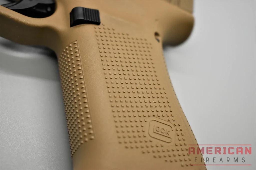 Glock 19X grip lack of finger grooves