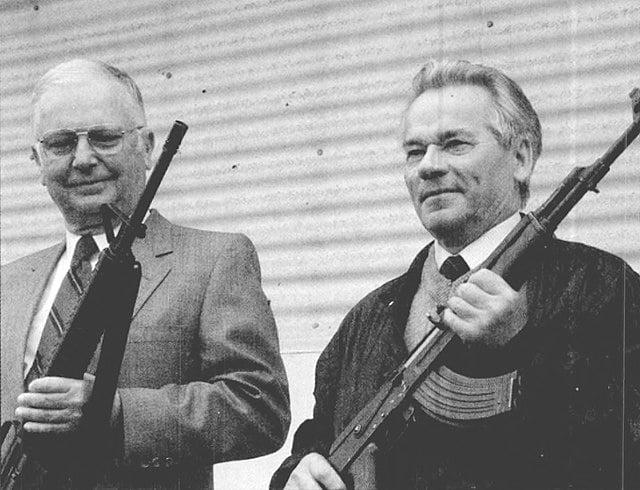 Eugene Stoner (left) with Mikhail Kalashnikov (right)