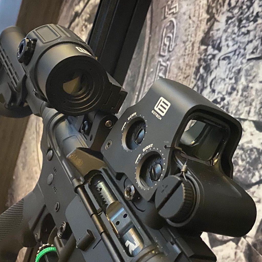 Dat EOTech mark will make your range buddies drool.