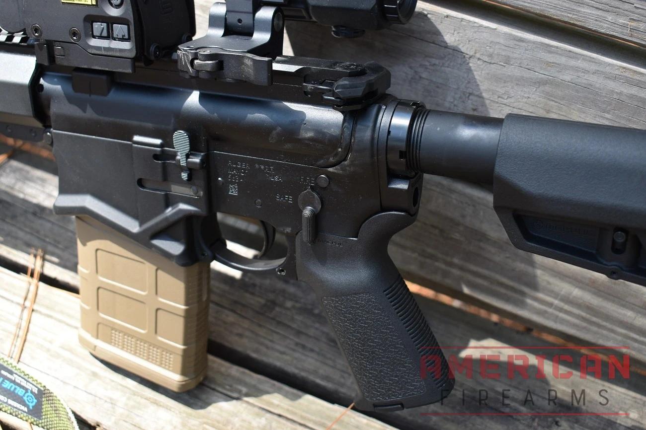 The SFAR uses Magpul's excellent MOE SL series stock and MOE grip.